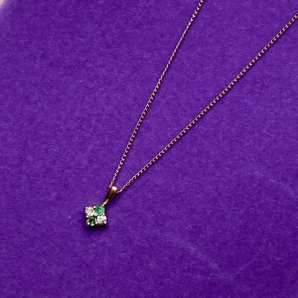 💛 10k Yellow Gold Flower Emerald & Diamond Necklace - Picture 2 of 8